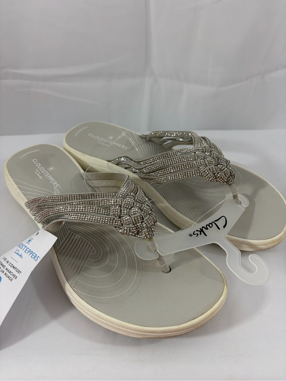 NWT Clarks Cloudsteppers Women’s Size 8 Silver Sparkly Beaded Sandals